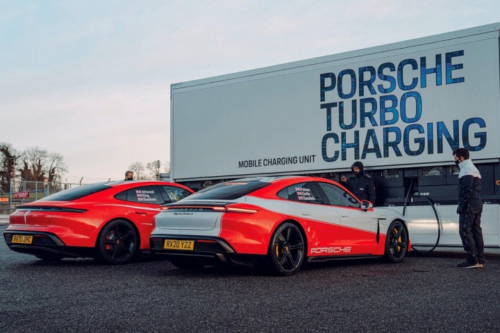 por 2